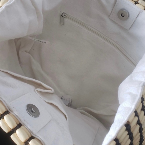 Brand new, tags missing Rachel Ashwell wooden beaded handbag. - Picture 3 of 3